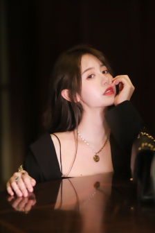 因地黄昏在沙发睡觉做梦片段